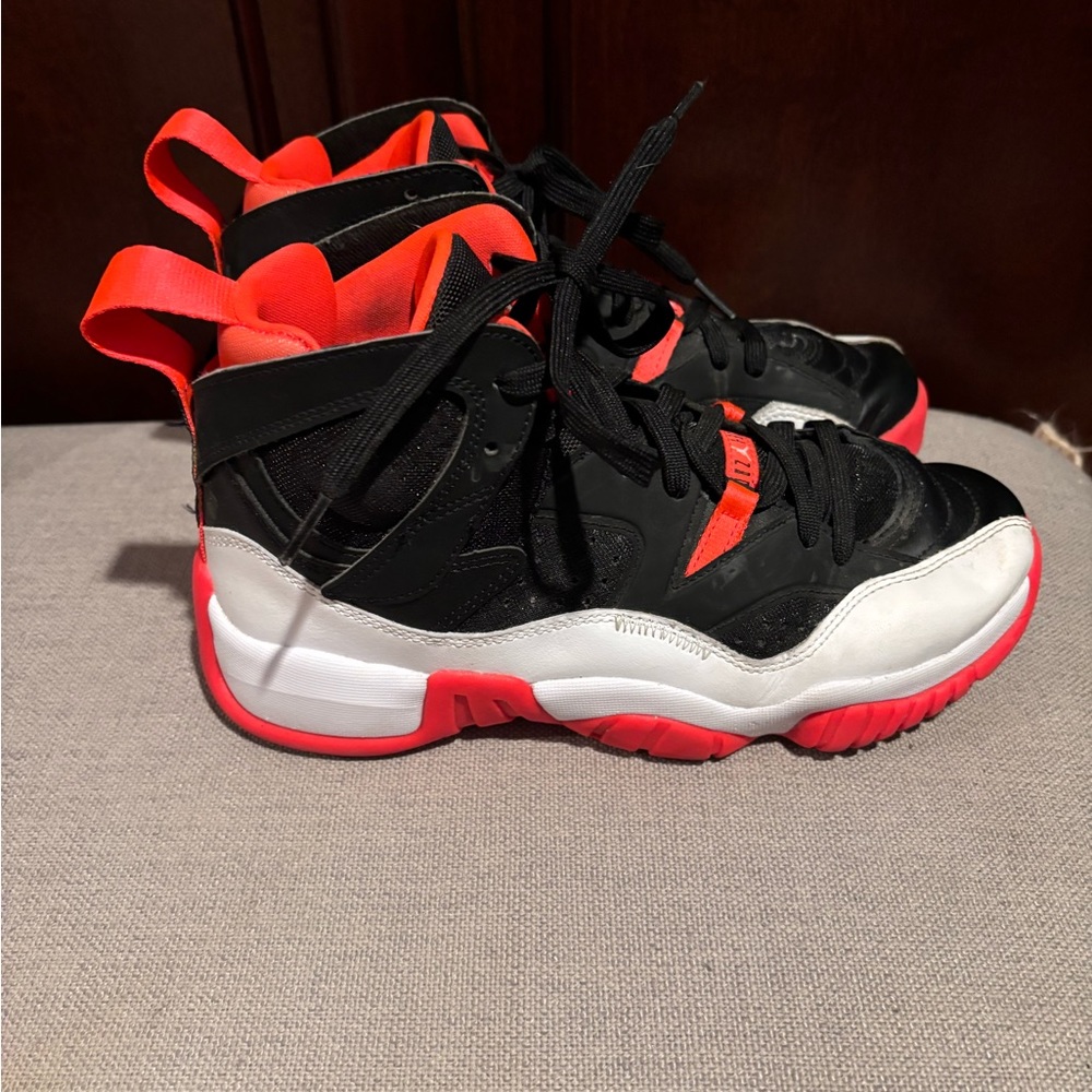 Youth Jordan sneakers size 6.5
